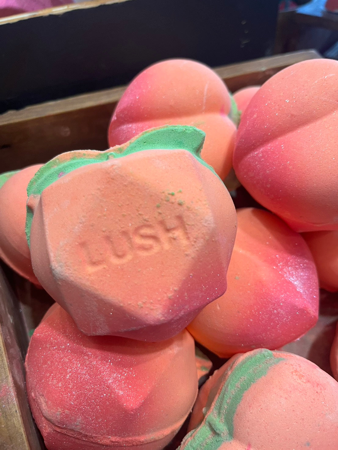 lush peach bath bomb