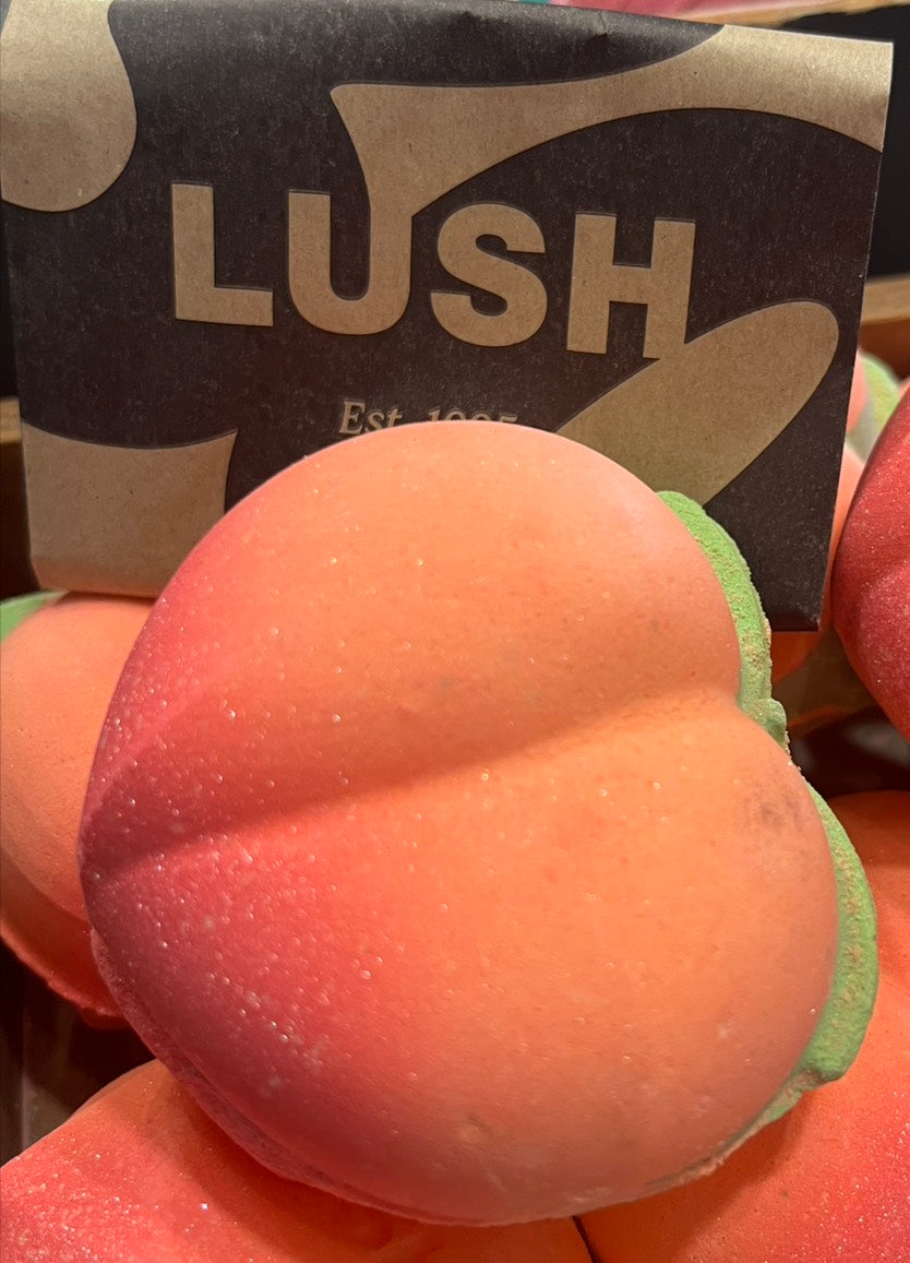 lush peach bath bomb