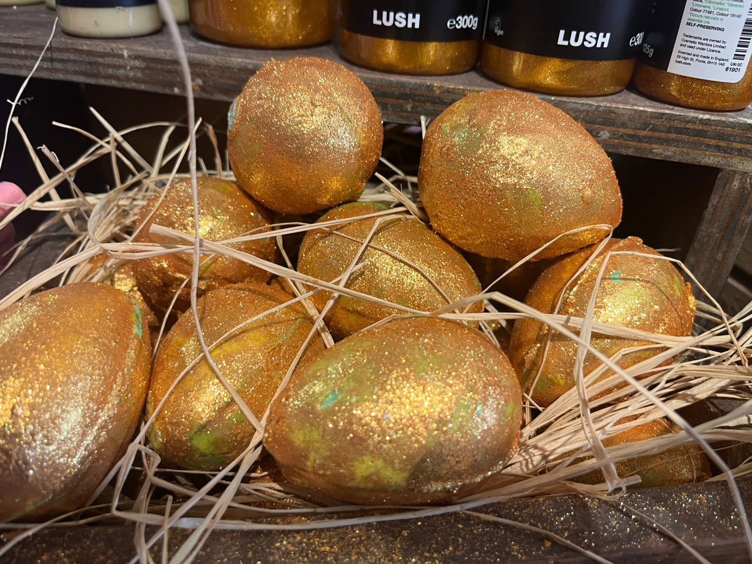 LUSH Golden Egg 金蛋泡泡浴球｜英國進口節慶禮物